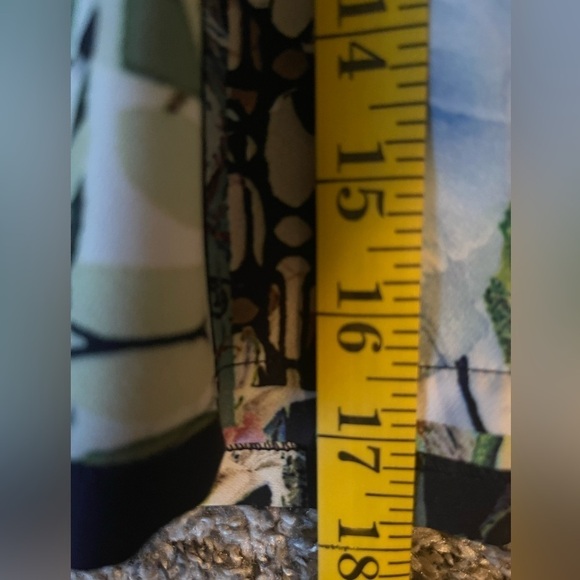 5/$25 ALYA pleated mini skirt in floral design size small - Picture 3 of 8